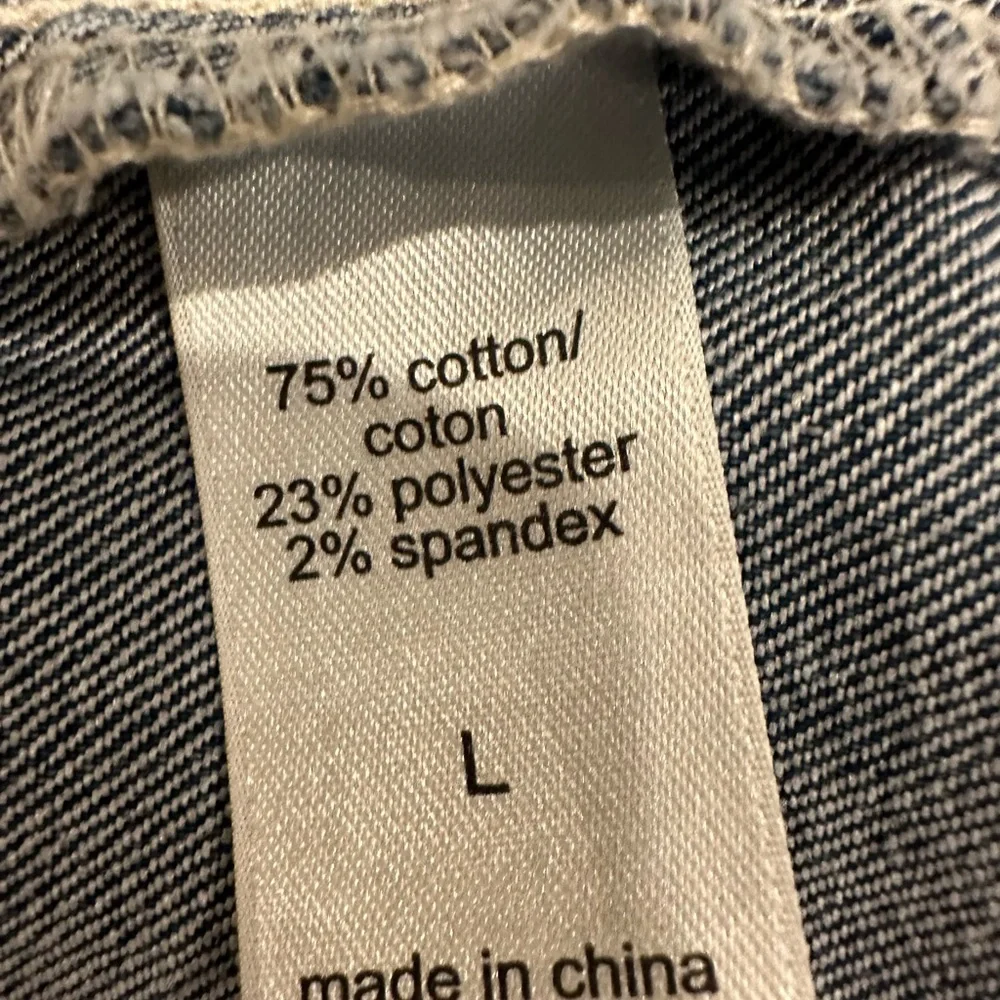 Maurices Distressed Denim Vest Button Front Raw Hem Blue Jean Vest Size L - Picture 10 of 12